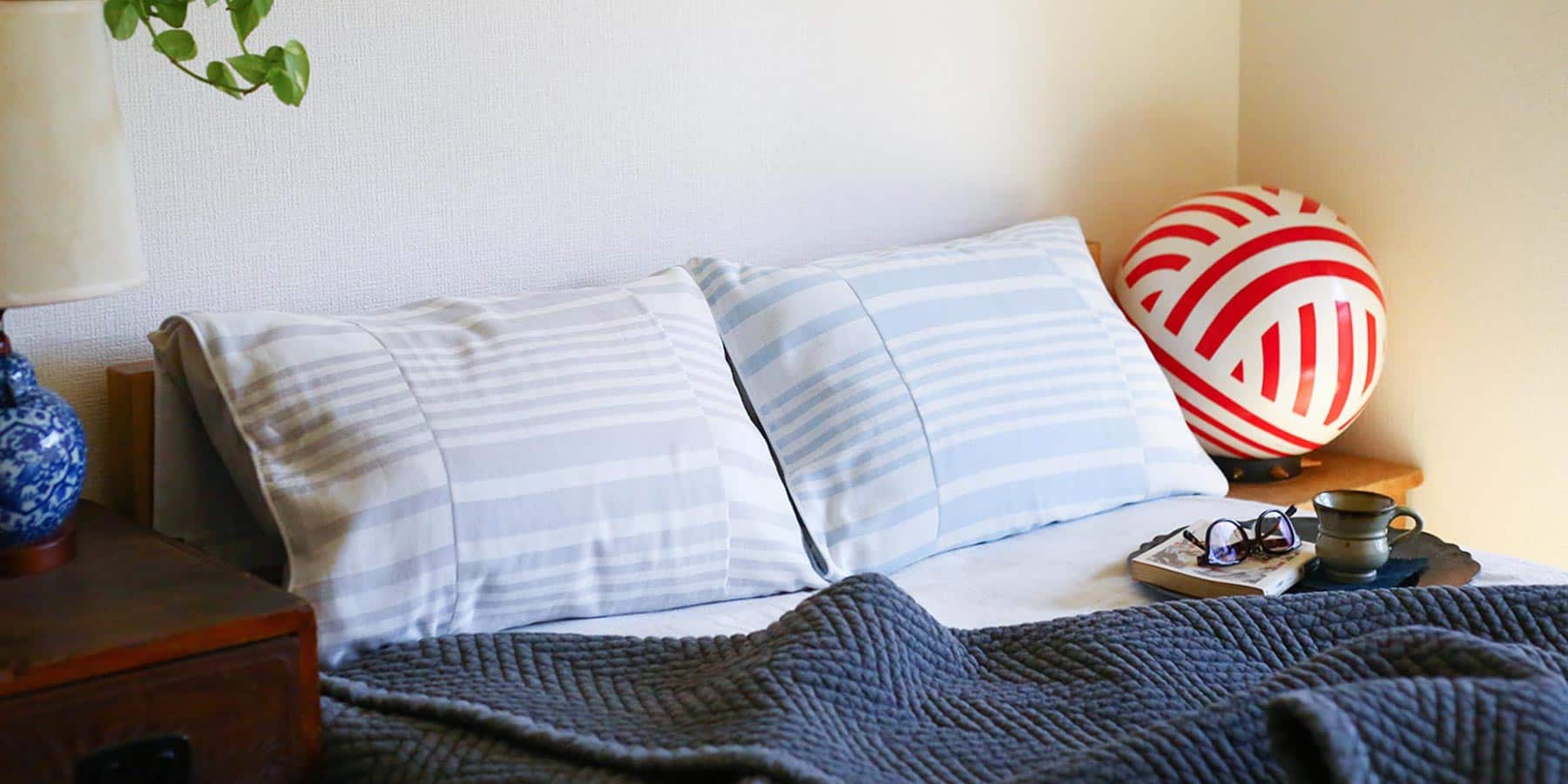 maku-wrapを巻いた枕があるベッドのイメージ写真