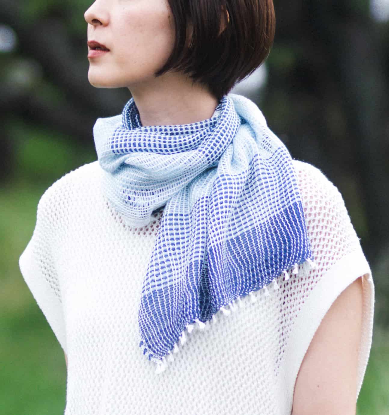 『YURAGI シルクコットンショートマフラー』ブルー5