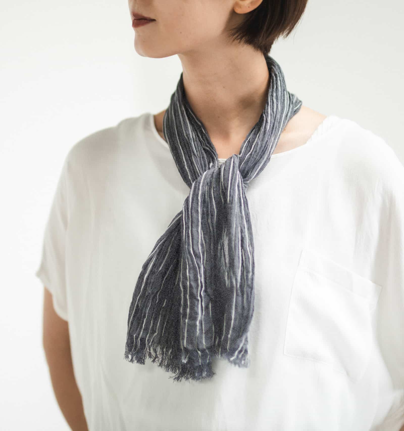 『KUSHU リネンコットンてぬぐいスカーフ』 ダークグレー1